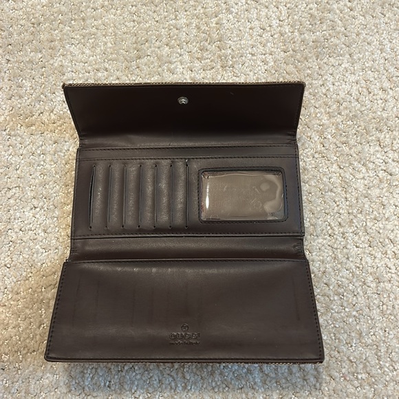 Gucci Beige and Brown Monogram Clutch - Picture 5 of 11